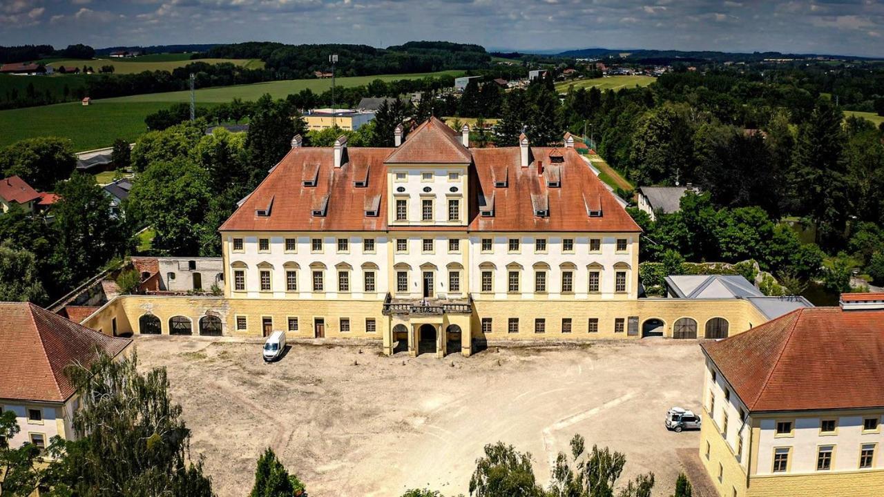 Innviertler Versailles Aurolzmunster Eksteriør bilde